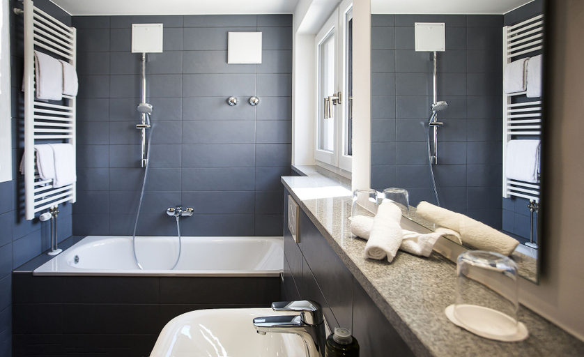 Bathroom 5, Drexels Parkhotel am Schloss, Günzburg