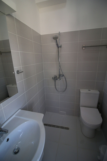 Bathroom 4, Hotel Orestiada, Beratit