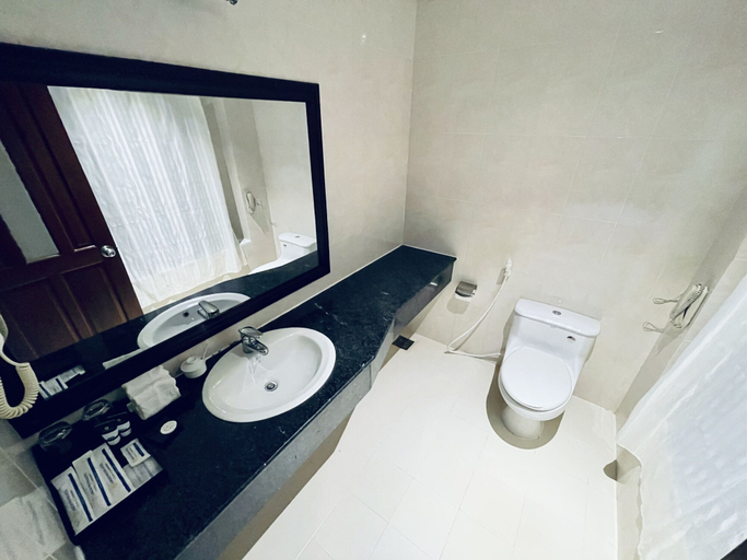 Bathroom 4, Saigon Phu Yen Hotel, Tuy Hoa
