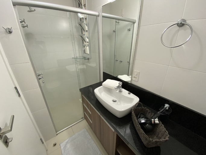 Bathroom 4, Porto De Jurere Florianópolis Piscina, Florianopolis