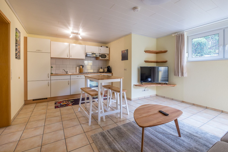 Others 5, Awad's Yellow Apartment, Ortenaukreis