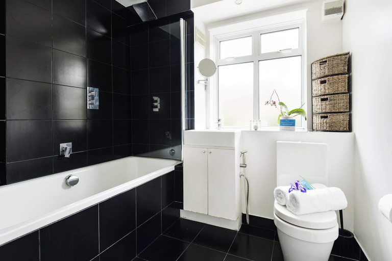 Bathroom 3, Bright and Spacious Philbeach Garden Apartment, London