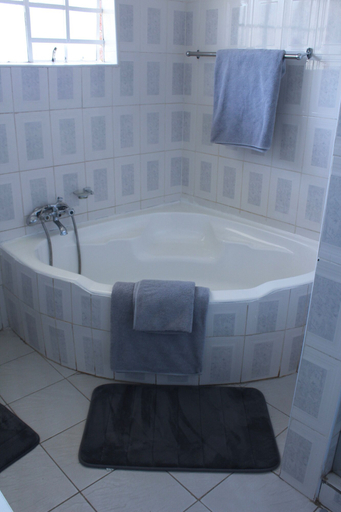 Bathroom, Flamboyant Place, Harare