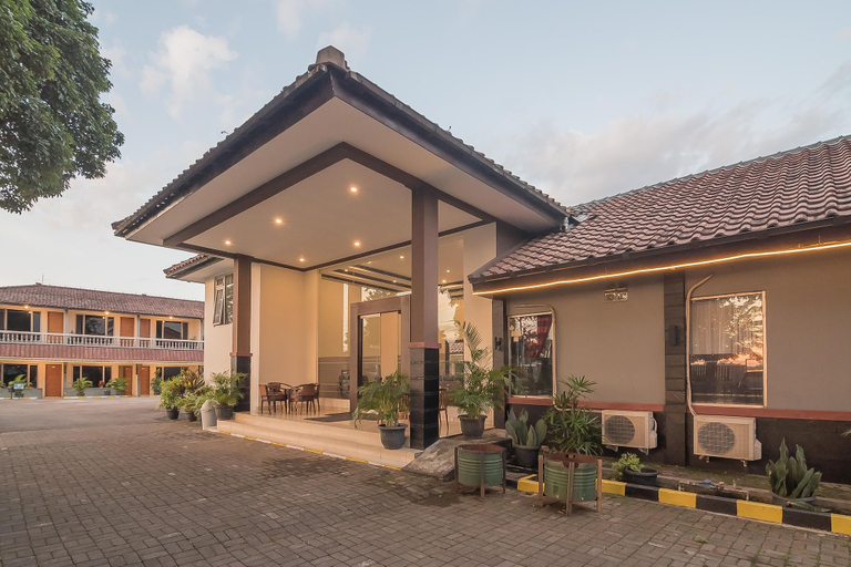 Exterior & Views 1, RedDoorz near Alun Alun Subang, Subang