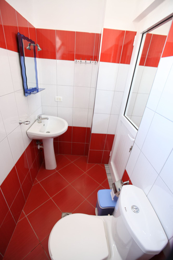 Bathroom 4, Vila Enea, Sarandës