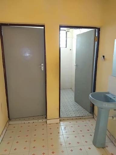 Bathroom, Miritini guest house & restaurant, Jomvu