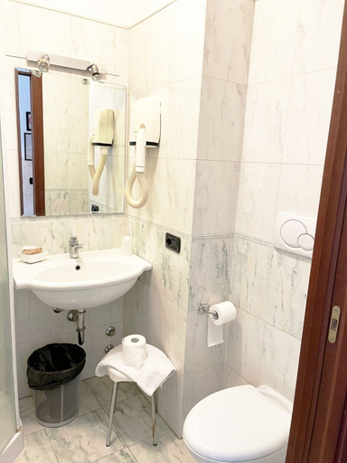 Bathroom 4, Hotel Molise 2, Milano