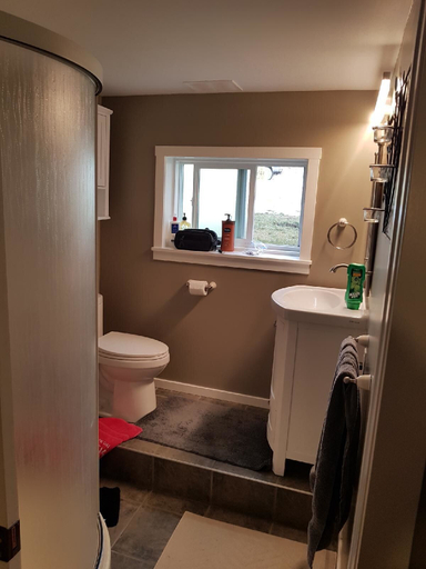 Bathroom 4, The Chirping Cricket Bed & Breakfast, Central Okanagan