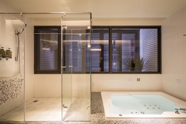 Bathroom 3, Ai Ni Ya Motel, Yulin