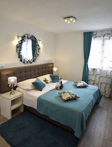 Others 4, Kuzma Rooms 2, Split