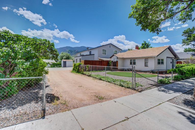 Exterior & Views 2, 2BR Modern & Chic Comfy Home in Old Colorado, El Paso