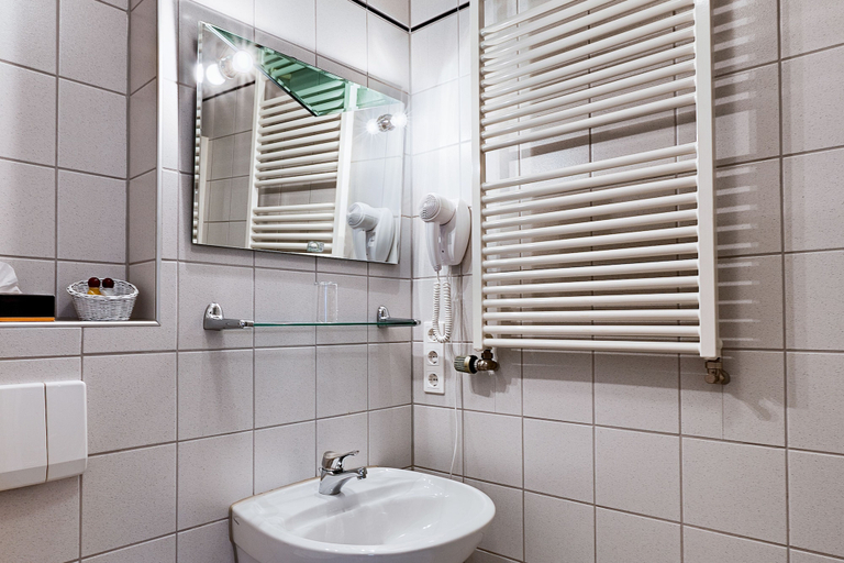 Bathroom 5, Hotel Garni Nuernberger Trichter, Nürnberg