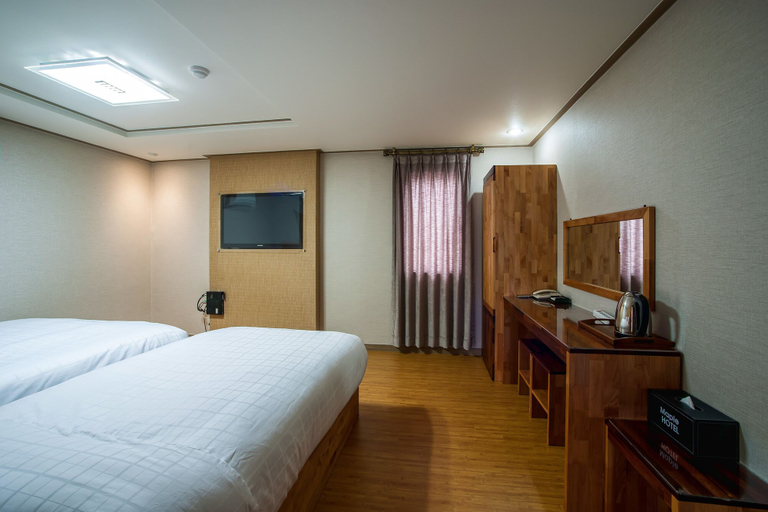 Bedroom 3, Hotel Maple, Jeju