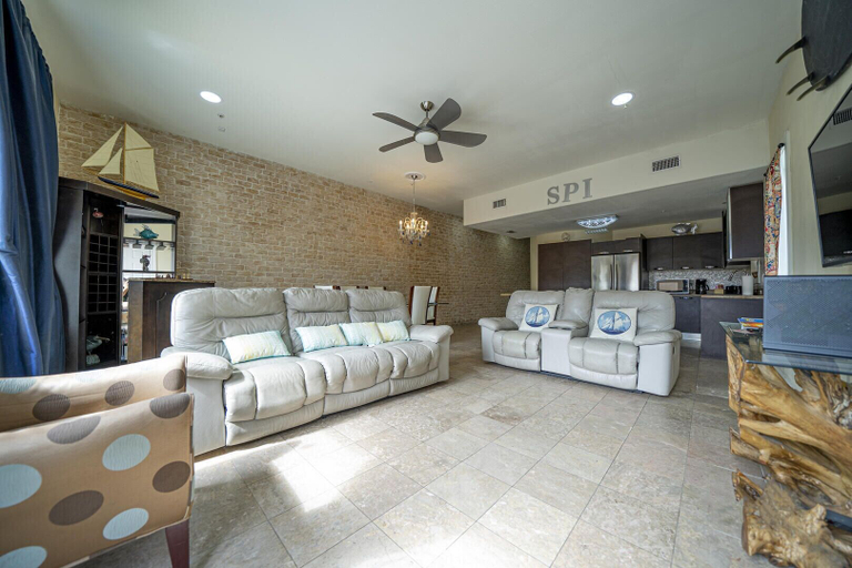 Others 5, Esperanza Villas A, Cameron