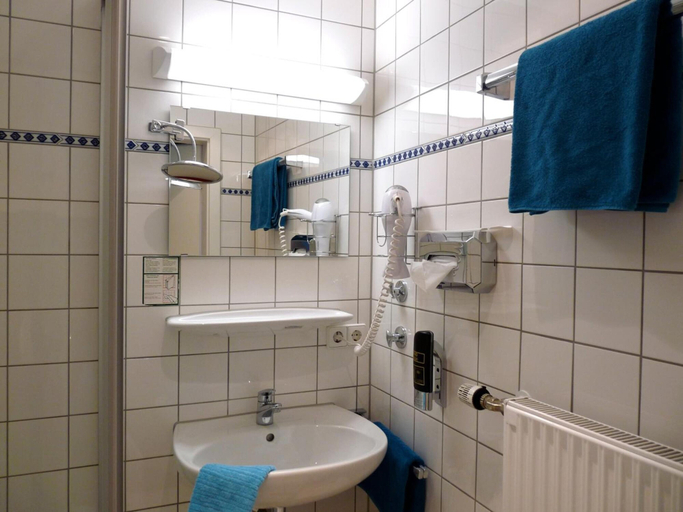Bathroom 3, Hotel Geissler, Stuttgart