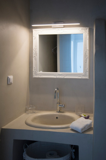 Bathroom 3, Chrysanthemo Villas, South Aegean