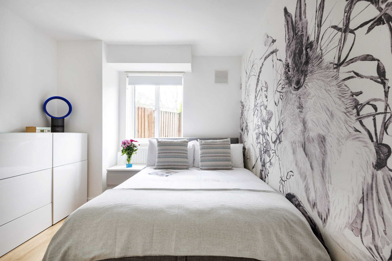 Bedroom 2, Bright and Spacious Philbeach Garden Apartment, London