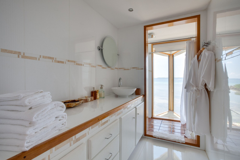Bathroom 4, Royal Belize, a Muy'Ono Resort