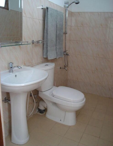 Bathroom 5, Hotel Mango Garden, K.F.G. & G. Korale