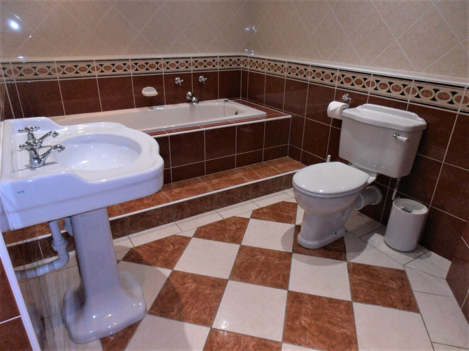 Bathroom 4, Hollies Hotel, Somerset
