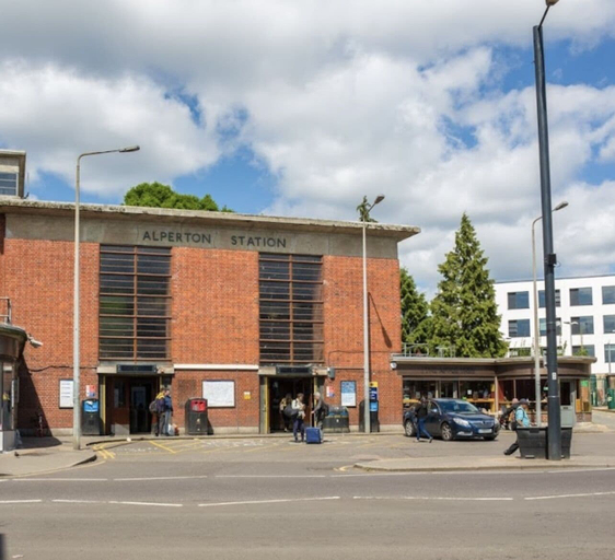 Exterior & Views 2, Lovely Luxury 1-bed Apartment in Wembley, London