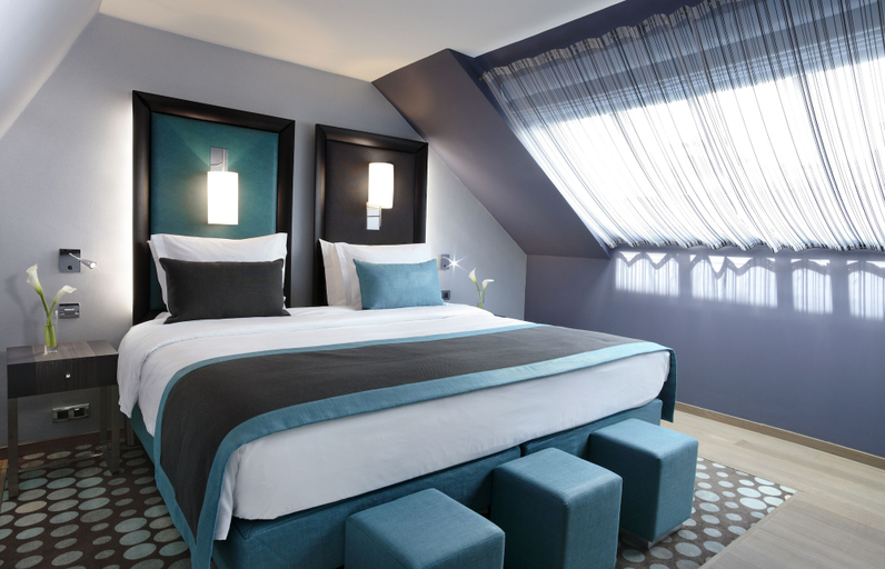 Bedroom 2, Hotel Bassano, Paris