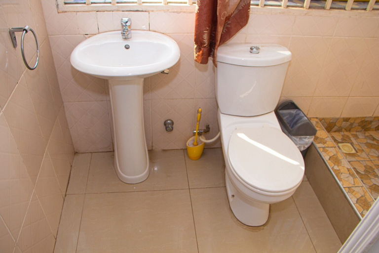 Bathroom 4, NP Plaza Hotel, Asuogyaman