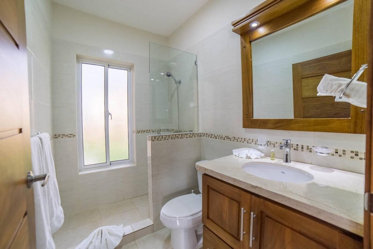 Bathroom, Contemporary Design With Lots of big Windows, Sosua