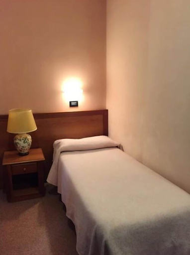 Bedroom 2, Hotel Giardino Degli Aranci, Napoli