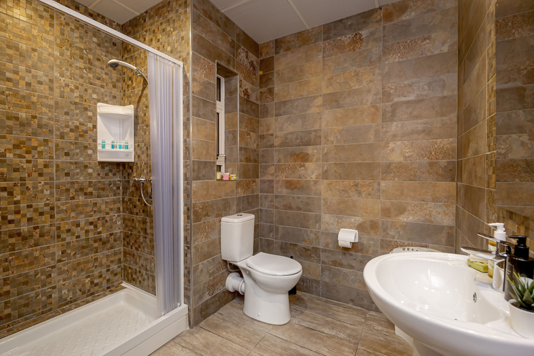 Bathroom 4, Summer Breeze Comfort Apartments by Getaways Malta
