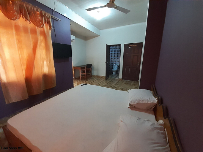 Bedroom 4, Mother's Royal Hotel, Birim South