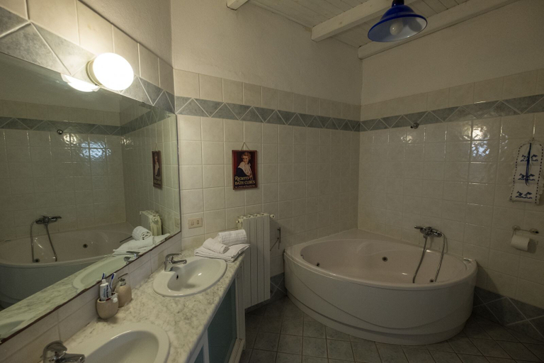 Bathroom 5, Eleonora Room & Breakfast, Oristano