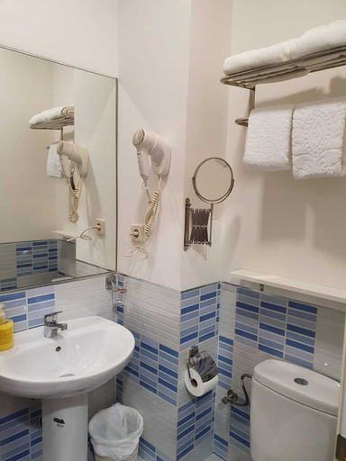 Bathroom 2, Pensión Navarra, Madrid
