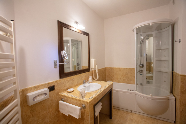 Bathroom 4, Hotel Ristorante La Bastiglia, Perugia