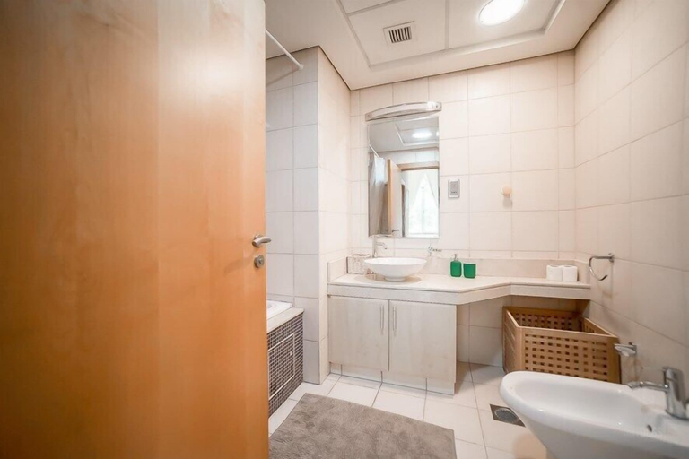 Bathroom 5, R&H Shoreline Palm, Dubai