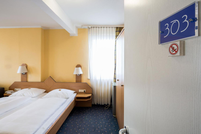 Bedroom 3, Central Hotel, Mannheim