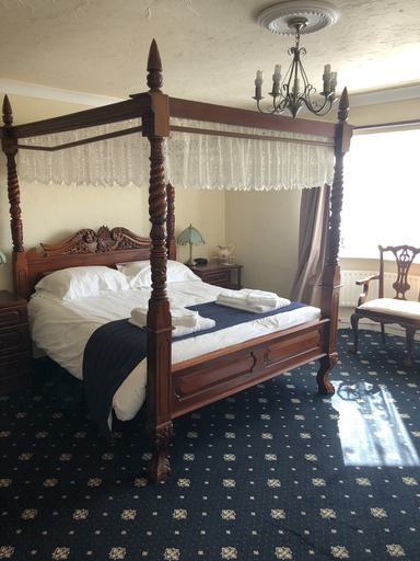 Bedroom 2, Dinorben Arms Hotel, Anglesey