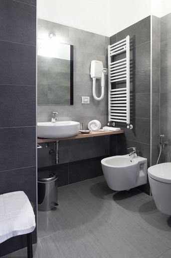 Bathroom 4, Motel Karibe, Rovigo