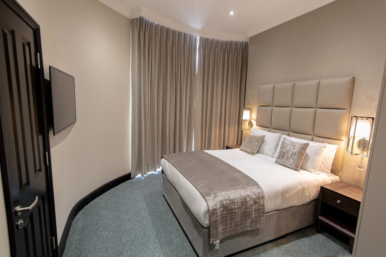 Bedroom 3, The Crescent Hyde Park, London
