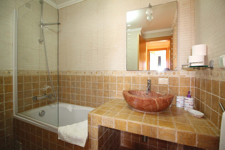Bathroom 4, Quinta dos Vales, Lagoa