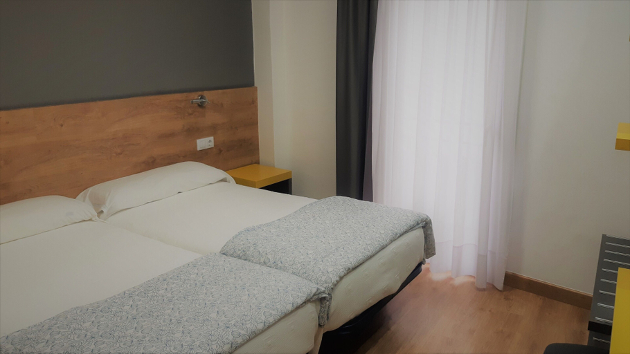 Bedroom 3, Hostal Restaurante Lugano, Ourense