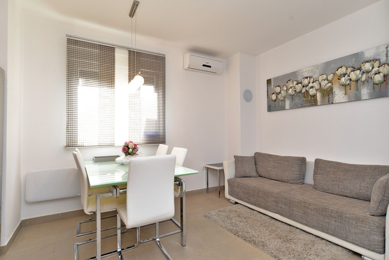 Others 4, Apartment 1977, Medulin
