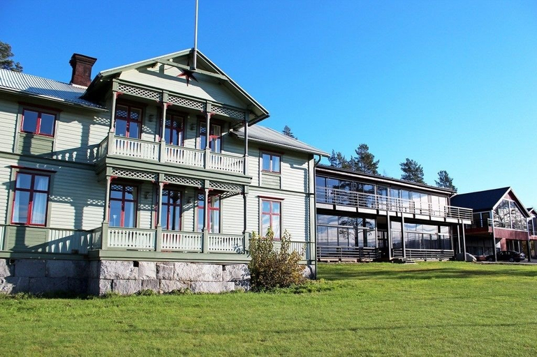Exterior & Views
