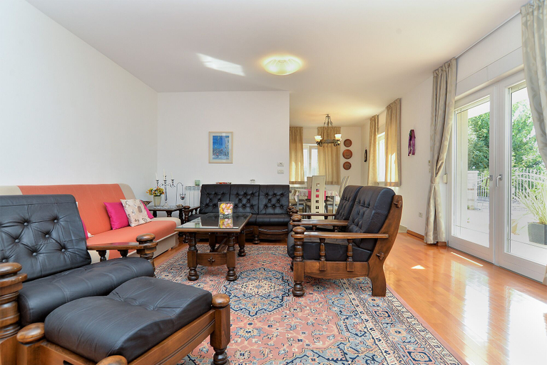 Others 5, Apartment 1966, Umag