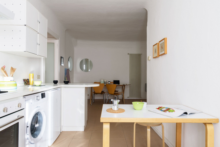 Others 5, Siri Master Guest apartment, Milano