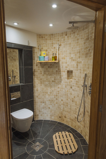 Bathroom, Nolton Haven Mill - The Mill House, Pembrokeshire