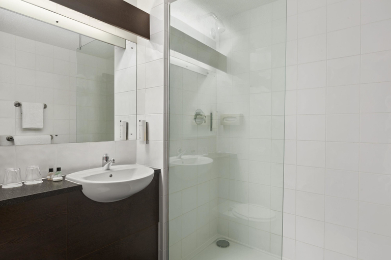 Bathroom 5, Ramada by Wyndham South Mimms M25, Hertfordshire