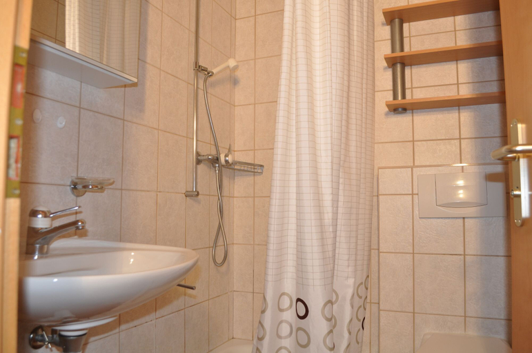Bathroom, Heidi 16, Raron