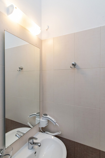 Bathroom 3, Agali Bay, South Aegean