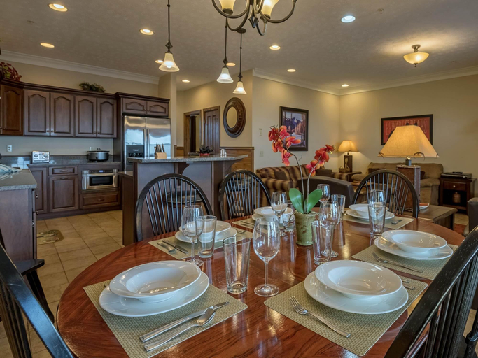 Food & Drinks, 5 Br: Black Bear Crossing #4, Pocahontas